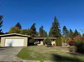 featured image of 16644 Se 16th St