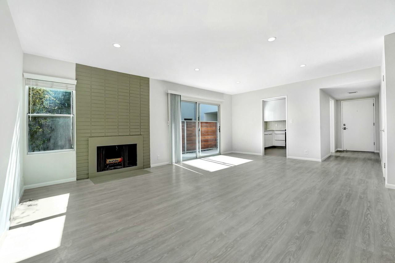 845 20th St - Photo 2 of 3
