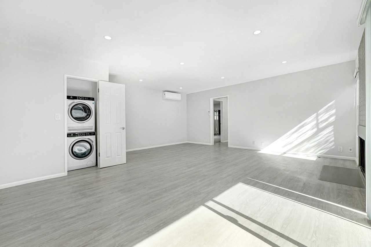 845 20th St - Photo 3 of 3