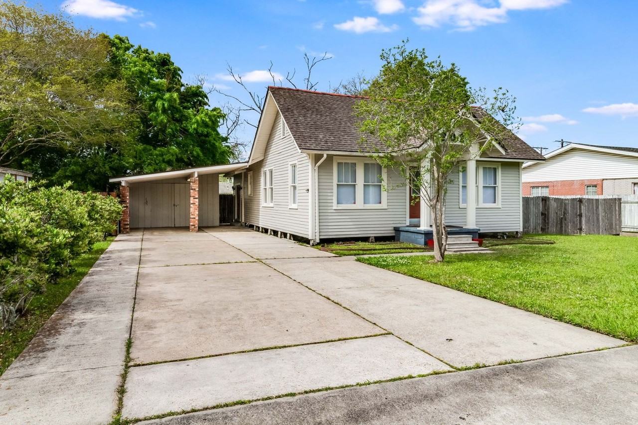 202 Lana Dr - Photo 2 of 15