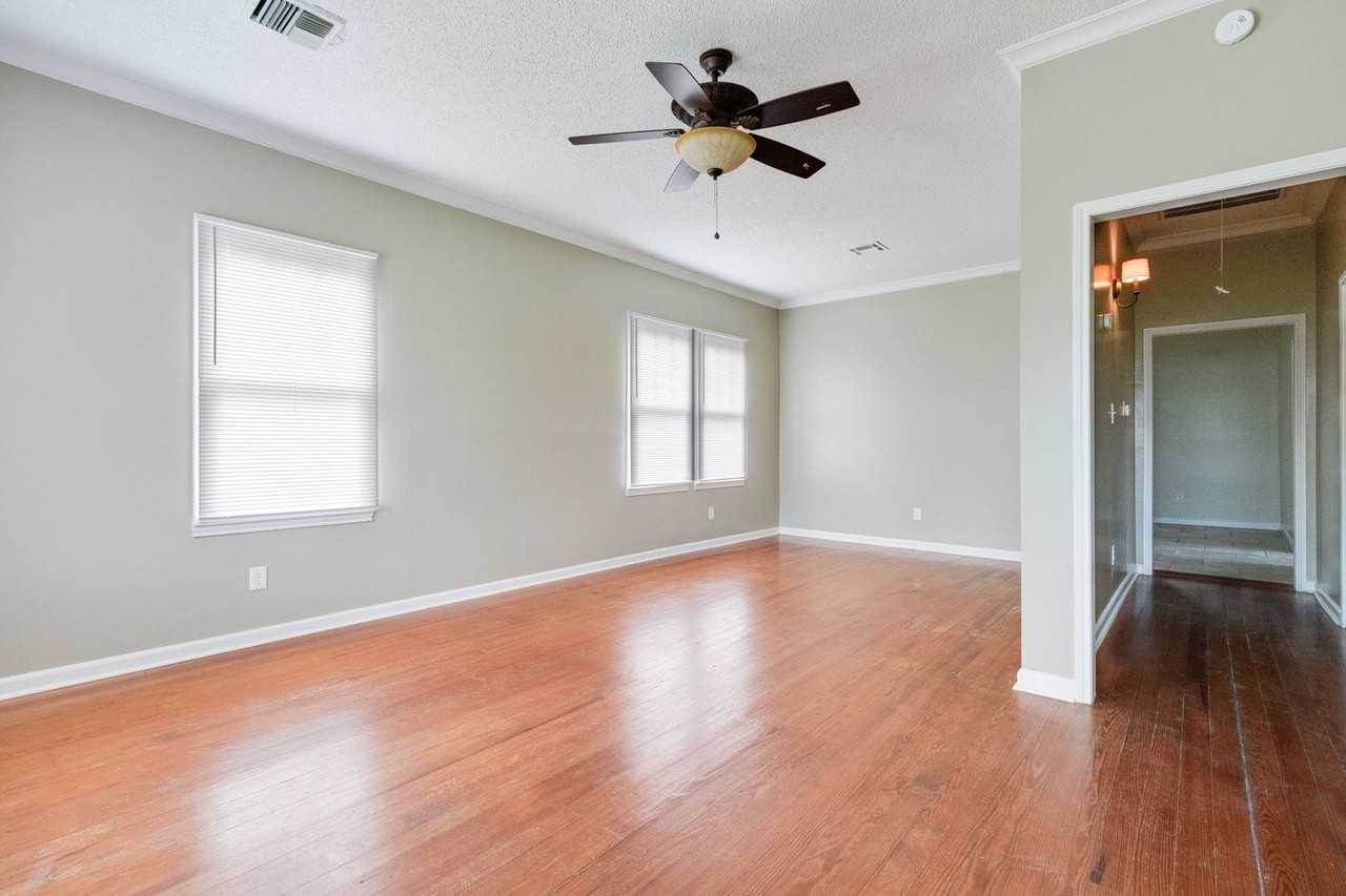 202 Lana Dr - Photo 3 of 15