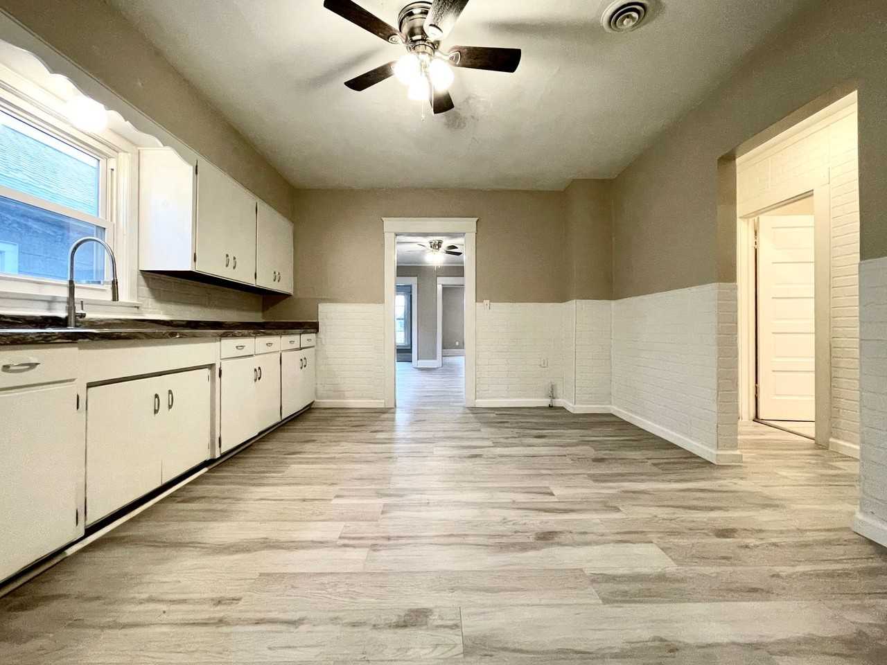 704 W 26th St - Photo 2 of 13