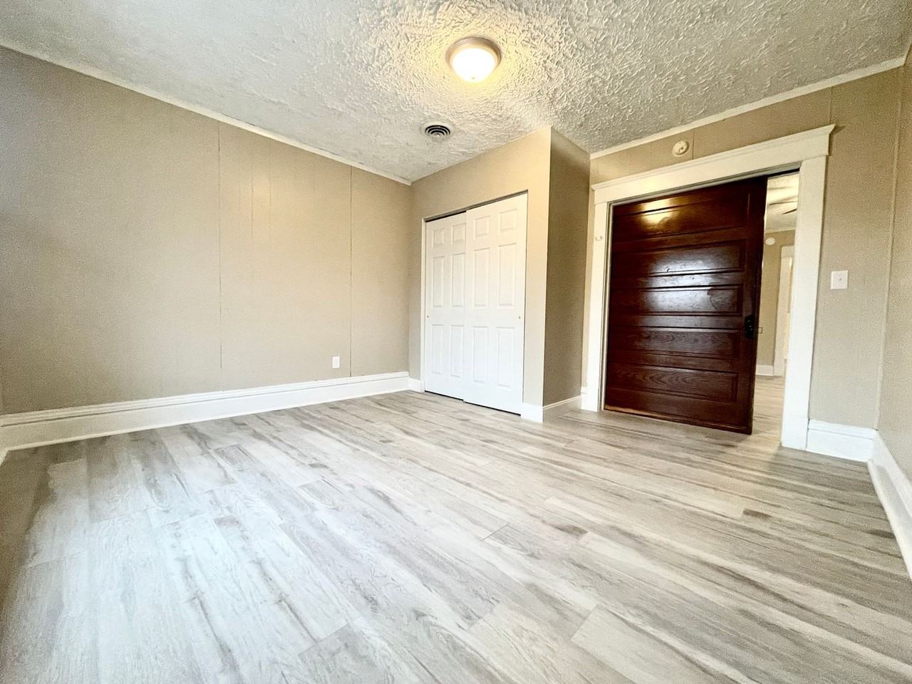 704 W 26th St - Photo 5 of 13