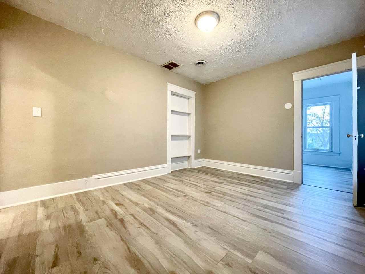 704 W 26th St - Photo 7 of 13