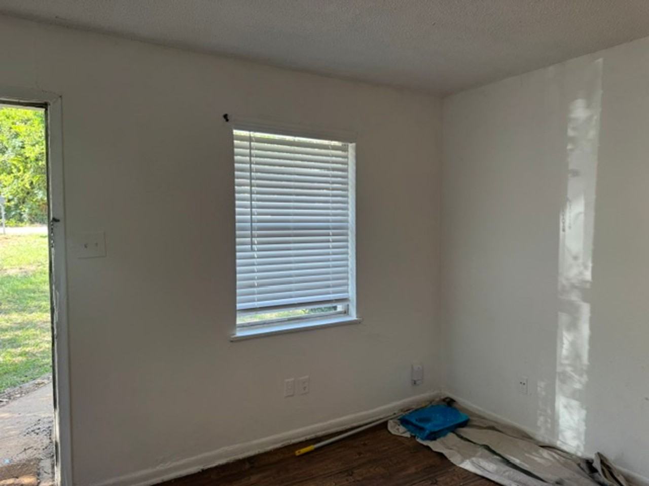 412 Rockwood Ln - Photo 3 of 10