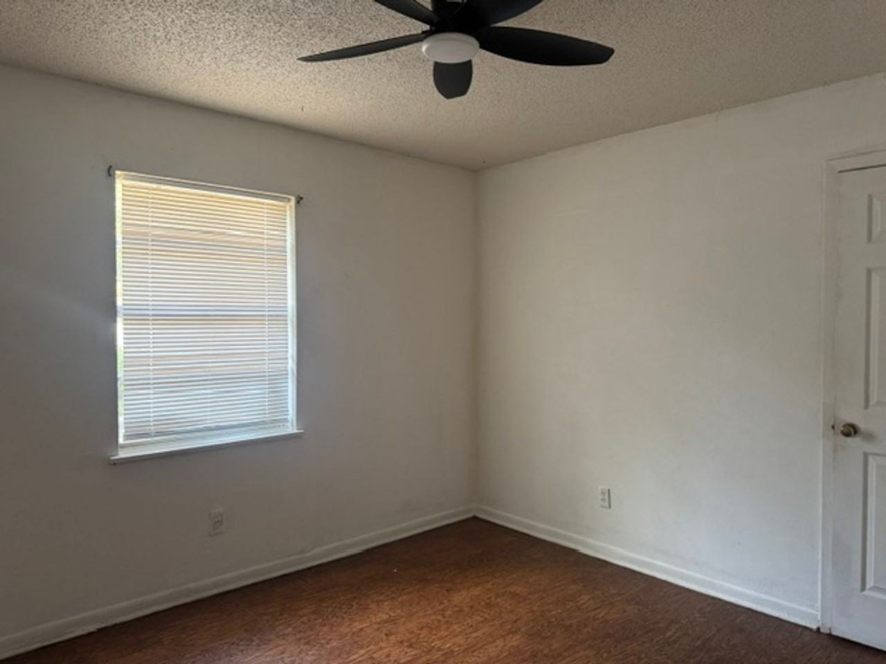 412 Rockwood Ln - Photo 7 of 10