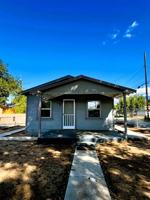 featured image of 402 E 10th St