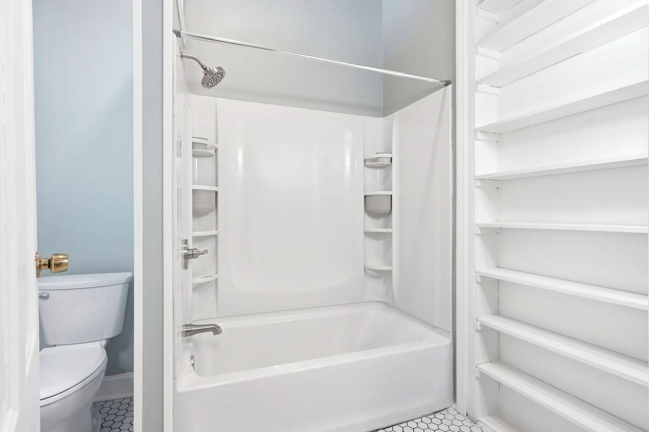 216 E Henry St #B - Photo 7 of 39
