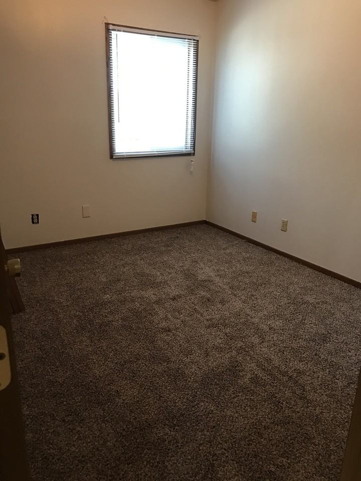 220 S Dakota Ave - Photo 4 of 7