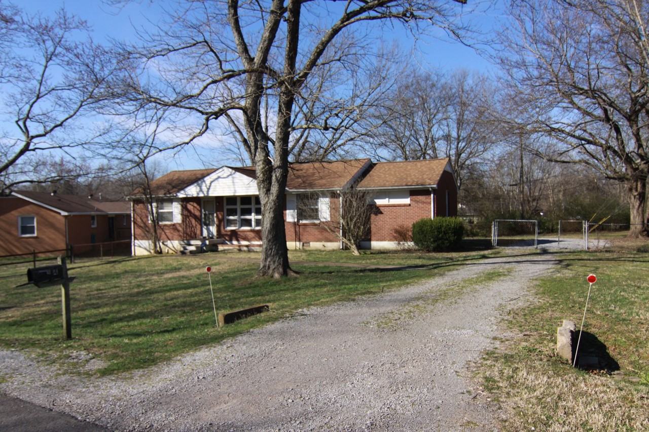4 Hillsboro Rd - Photo 2 of 19