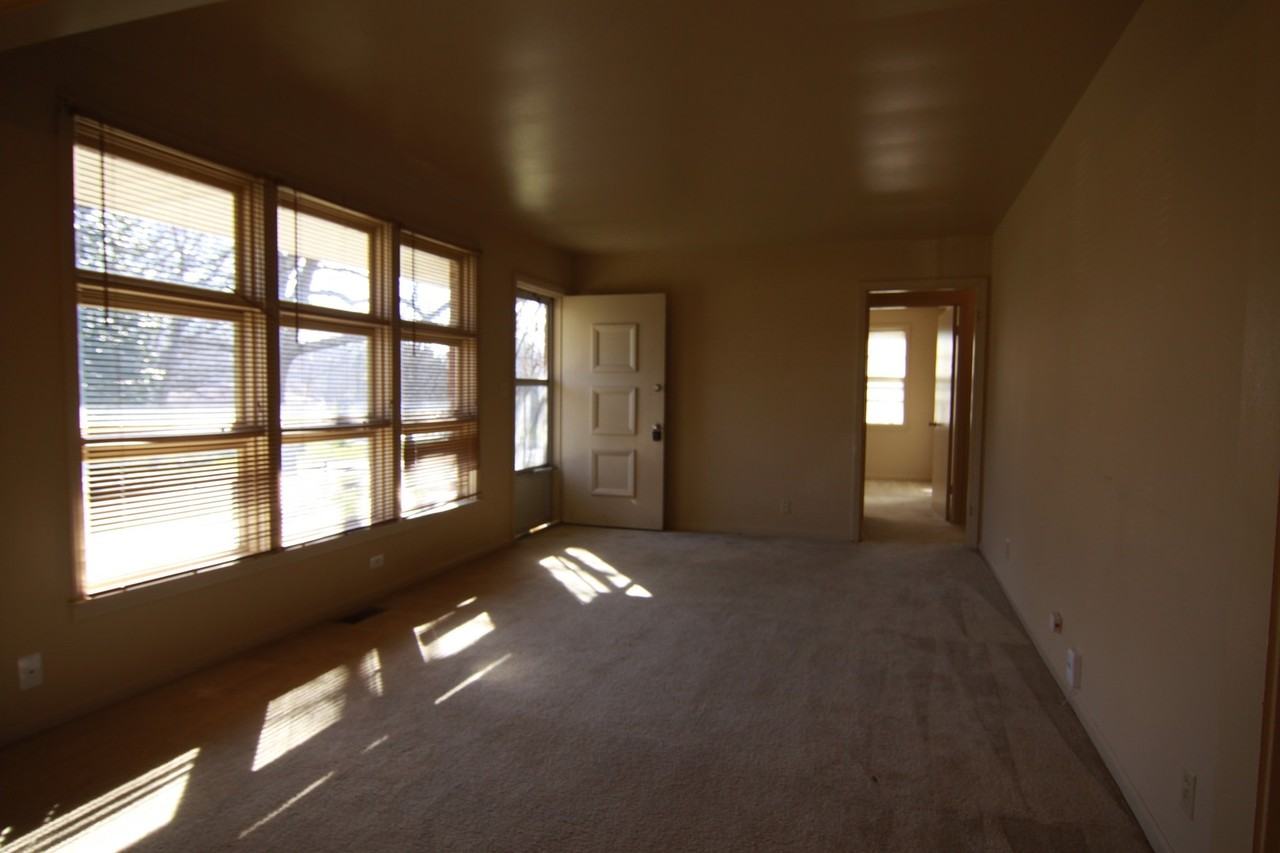 4 Hillsboro Rd - Photo 3 of 19