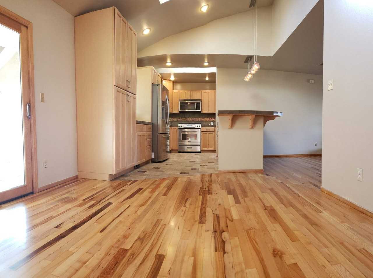 1496 Elizabeth St - Photo 2 of 25
