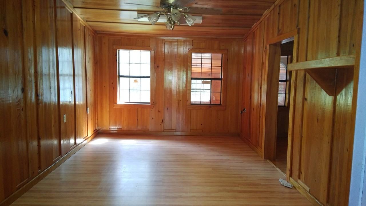 263 Green Dr - Photo 2 of 9