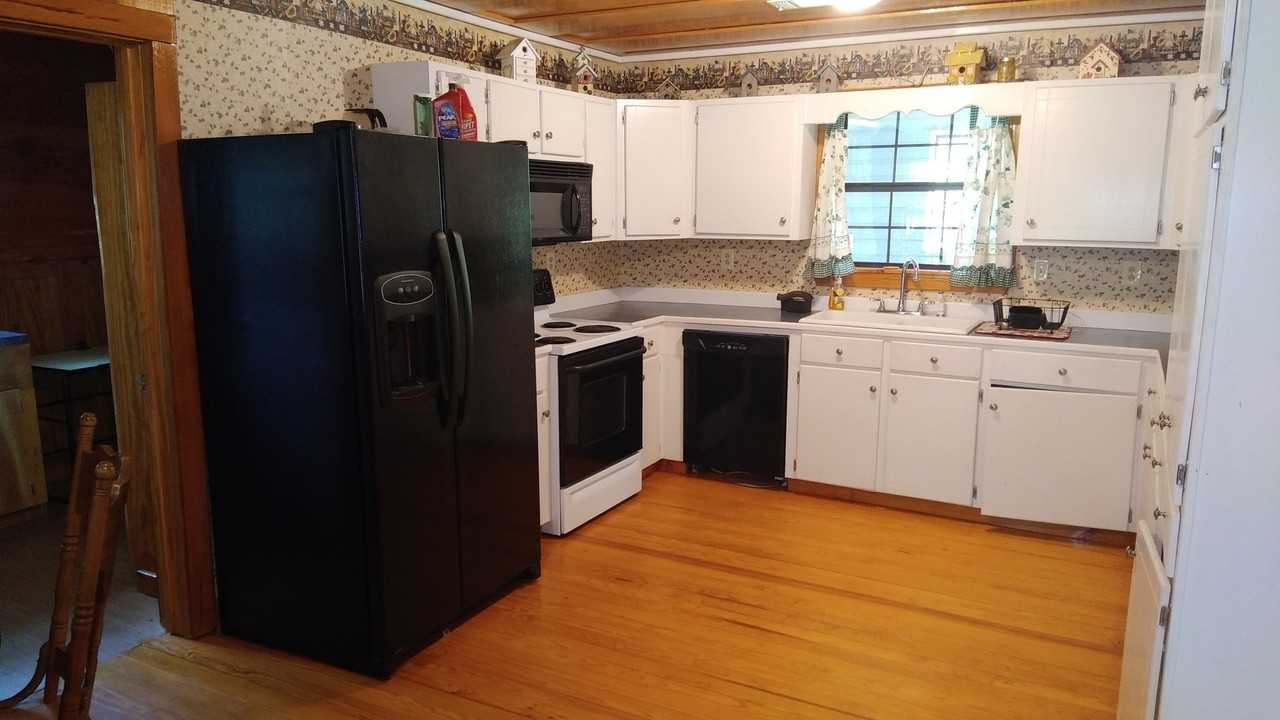 263 Green Dr - Photo 3 of 9