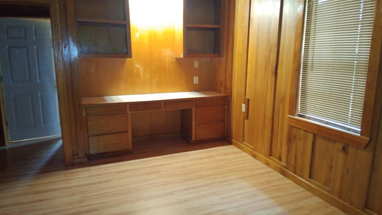 263 Green Dr - Photo 4 of 9