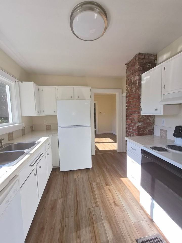 1813 Rocky Point Rd Nw #A - Photo 5 of 32