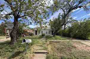 featured image of 879 Hickory St