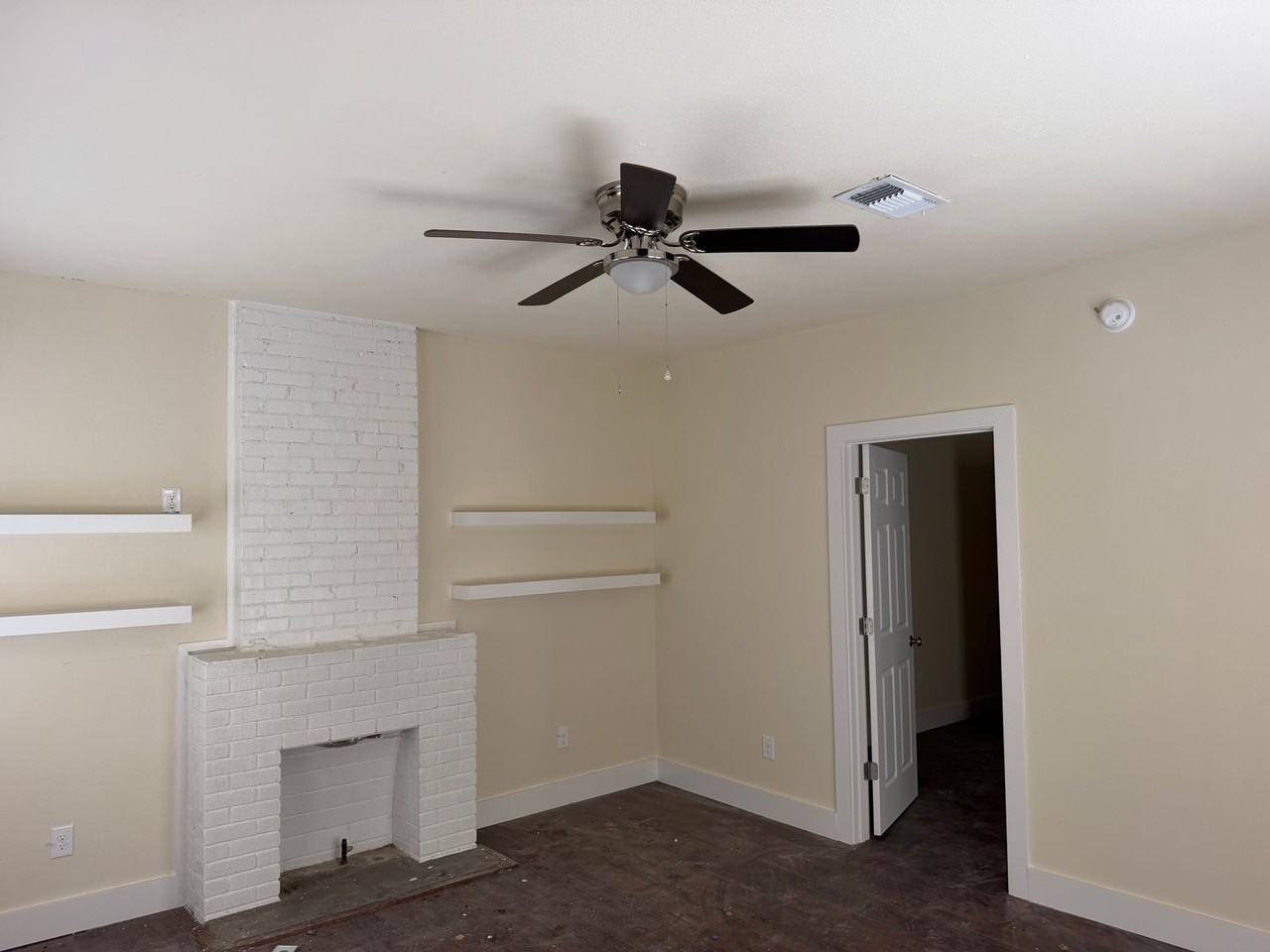 879 Hickory St - Photo 2 of 9