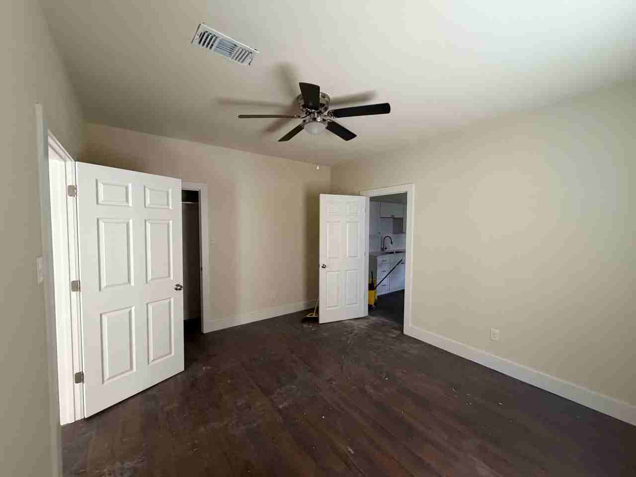 879 Hickory St - Photo 3 of 9
