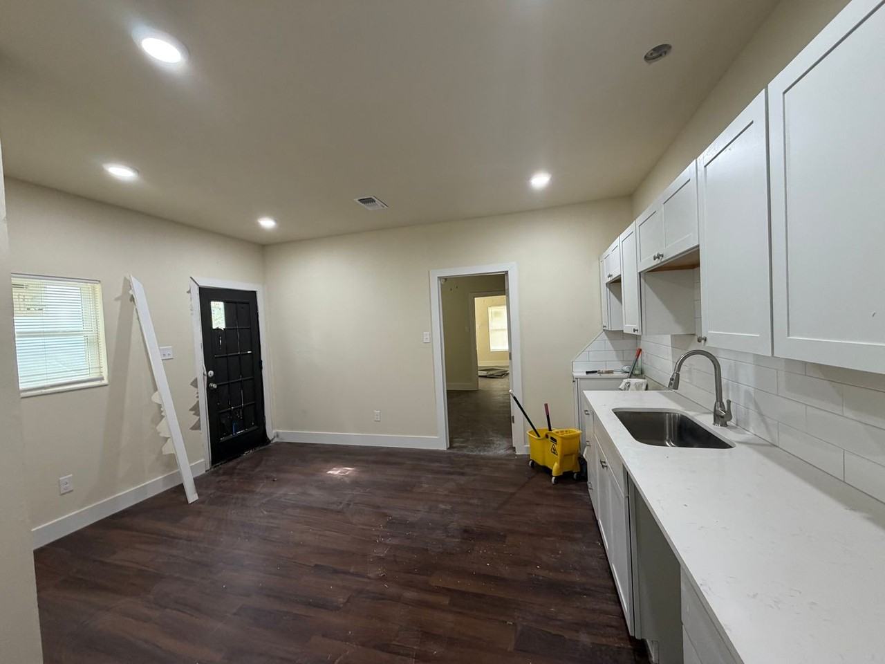 879 Hickory St - Photo 5 of 9