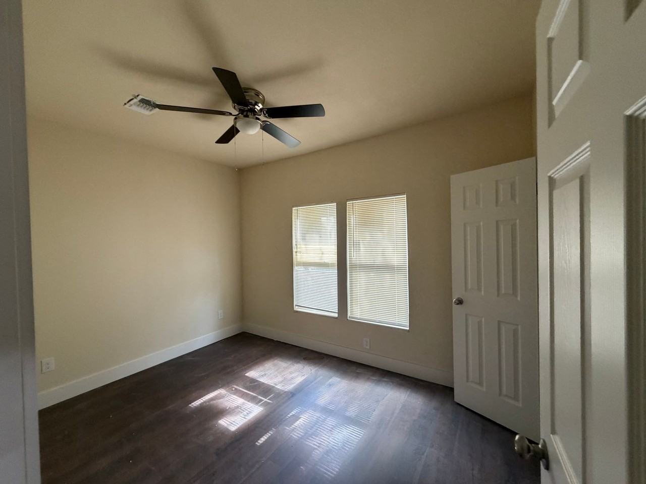 879 Hickory St - Photo 6 of 9