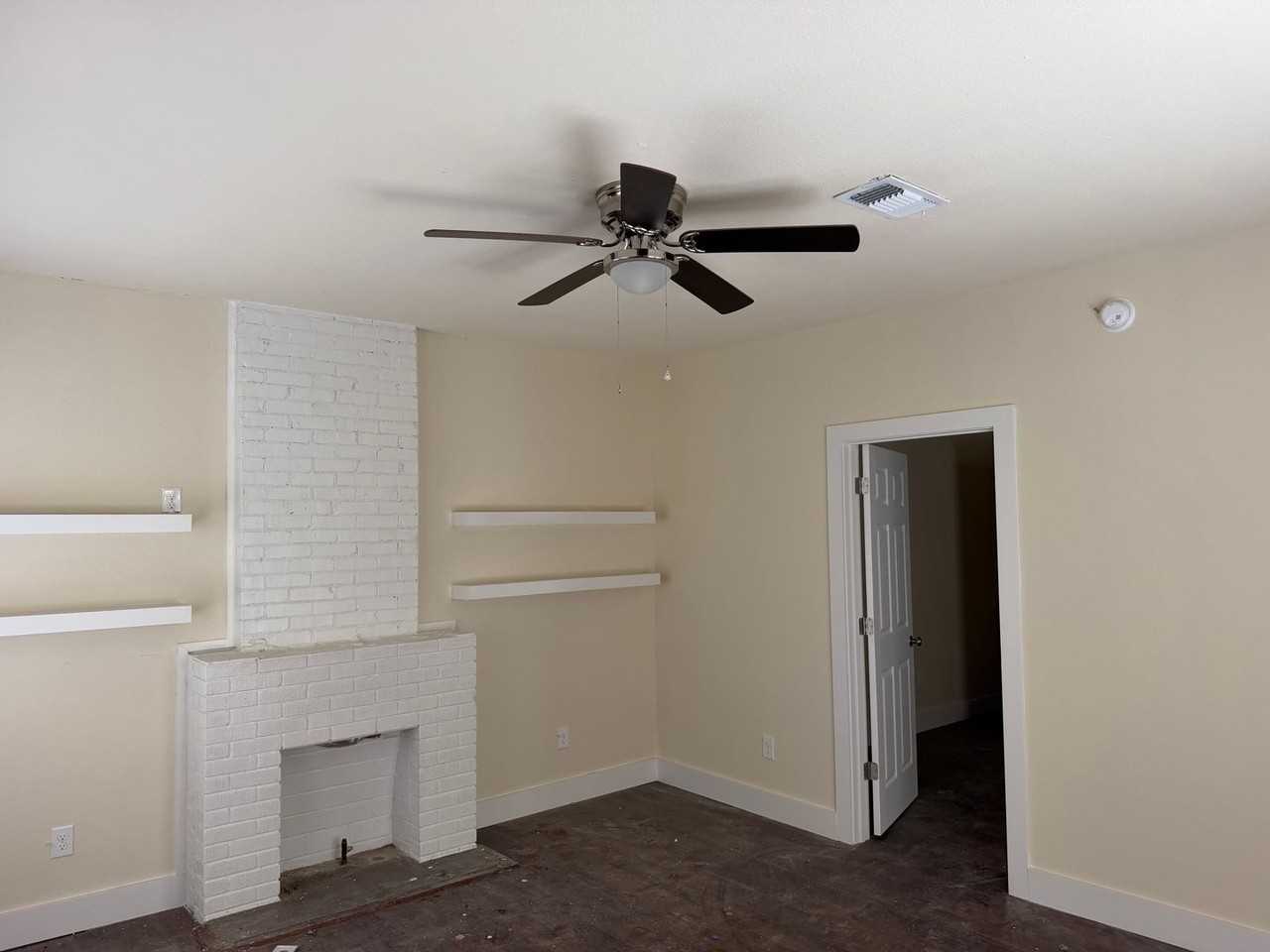 881 Hickory St - Photo 2 of 12
