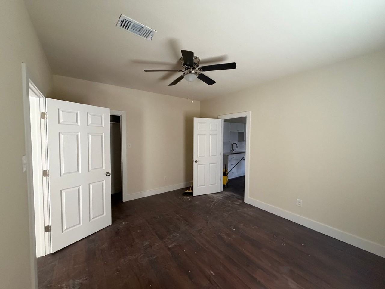 881 Hickory St - Photo 3 of 12