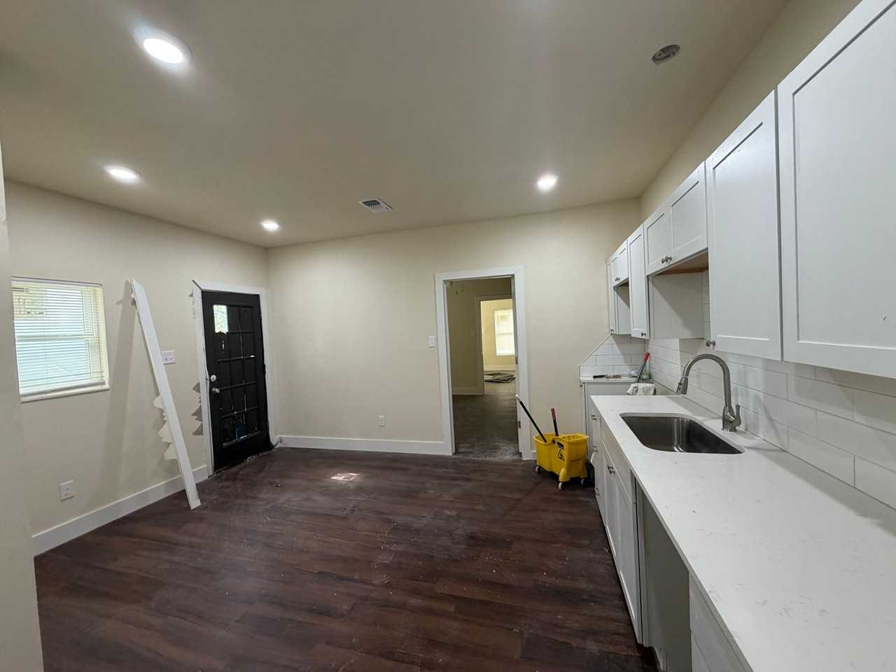 881 Hickory St - Photo 7 of 12