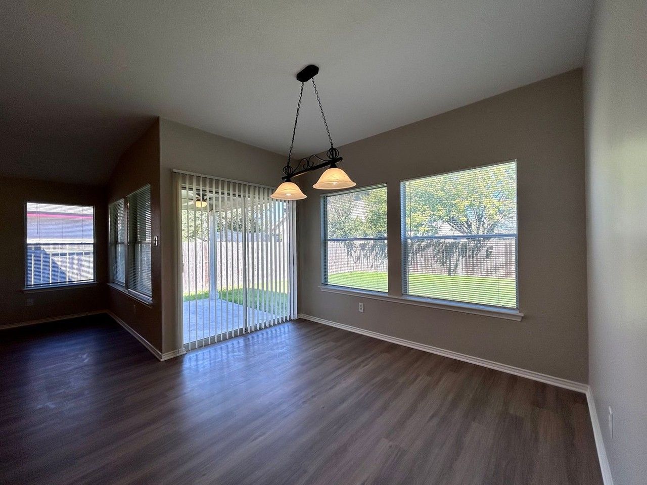 1405 Thibodeaux Dr - Photo 5 of 26