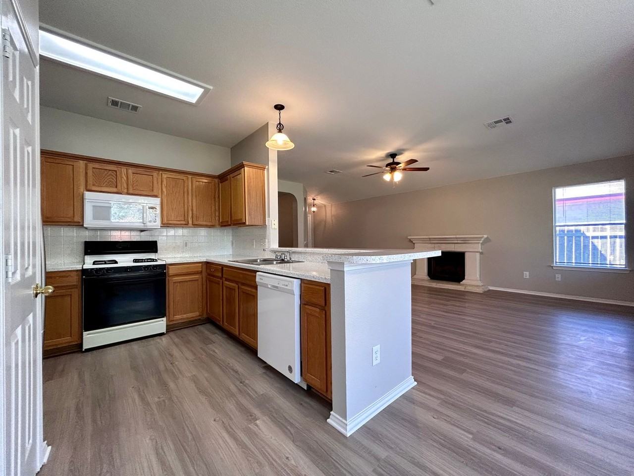 1405 Thibodeaux Dr - Photo 6 of 26