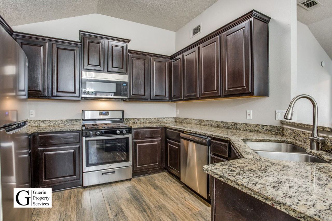 1001 Hyridge St - Photo 4 of 12