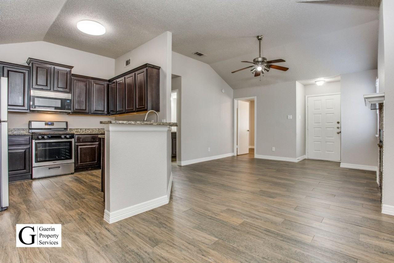 1001 Hyridge St - Photo 5 of 12