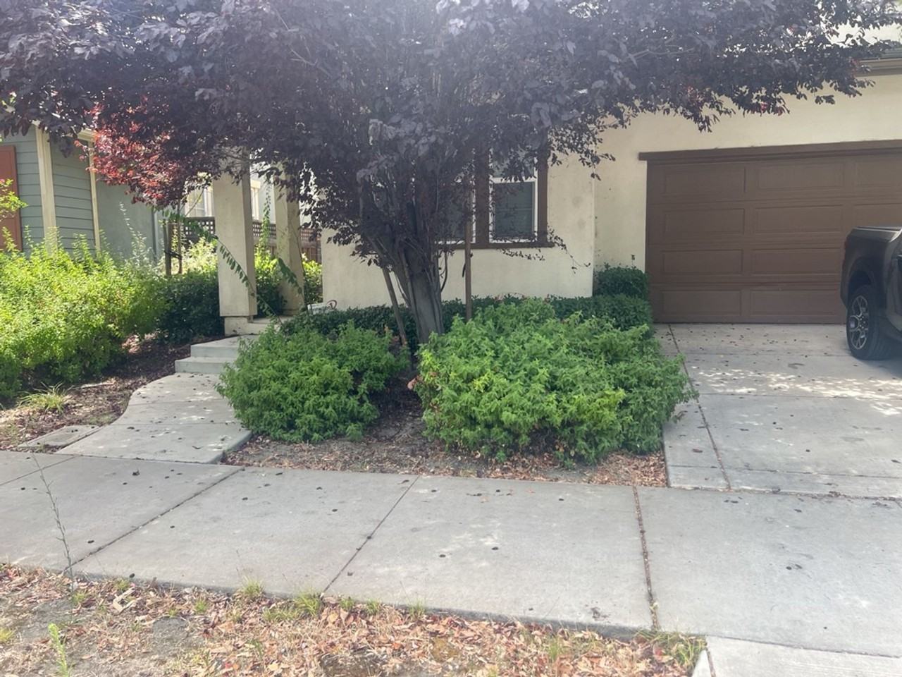 1064 Mariners Dr - Photo 3 of 4