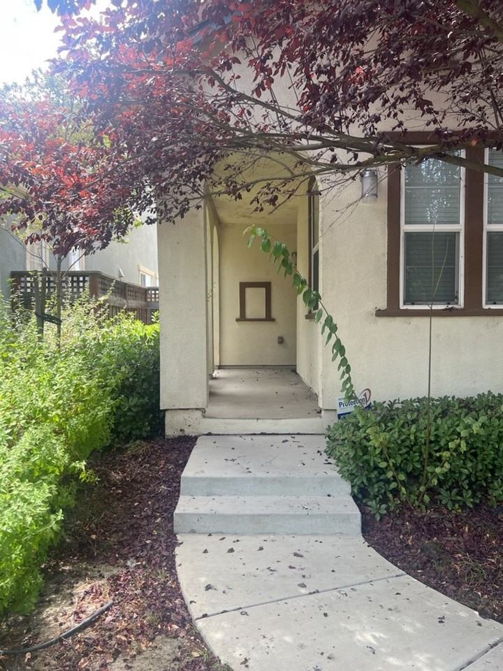 1064 Mariners Dr - Photo 4 of 4