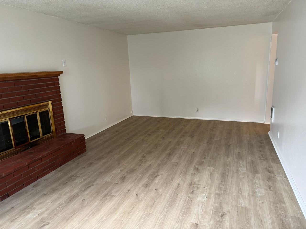 875 Horn Ln - Photo 4 of 26