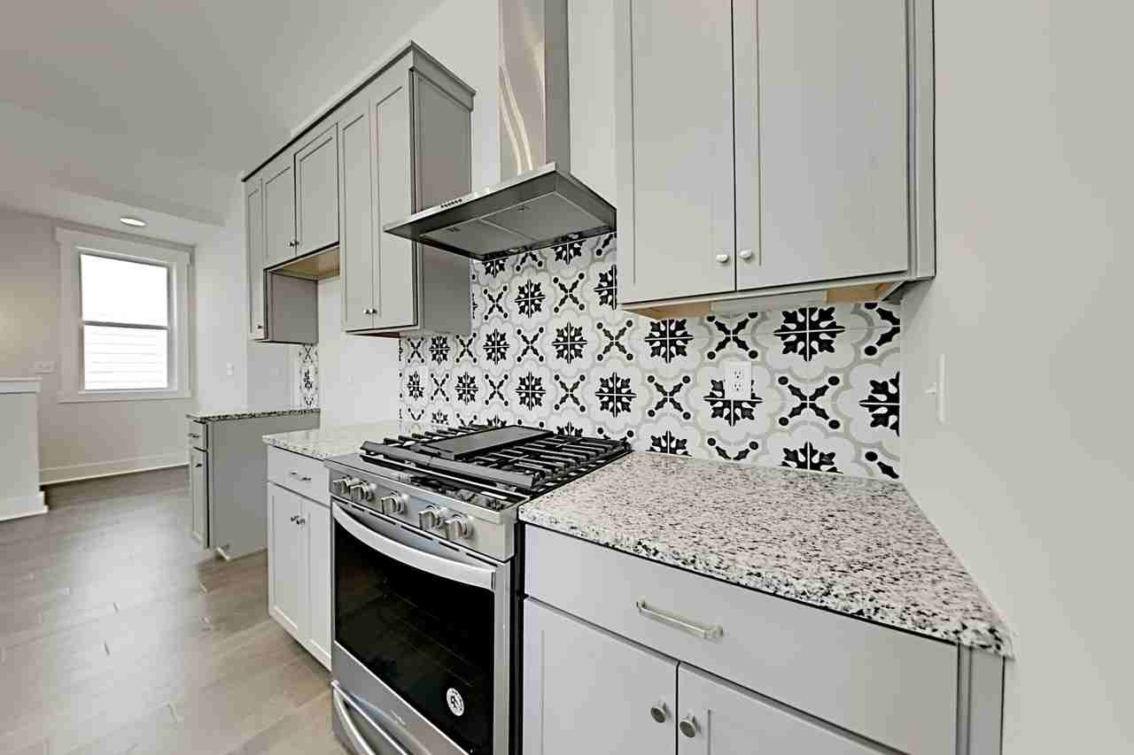 122 Marie St - Photo 5 of 25