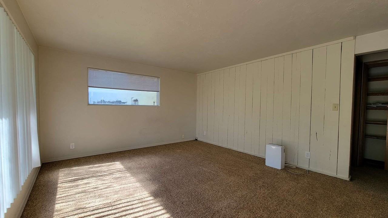 629 N Ely St - Photo 3 of 18