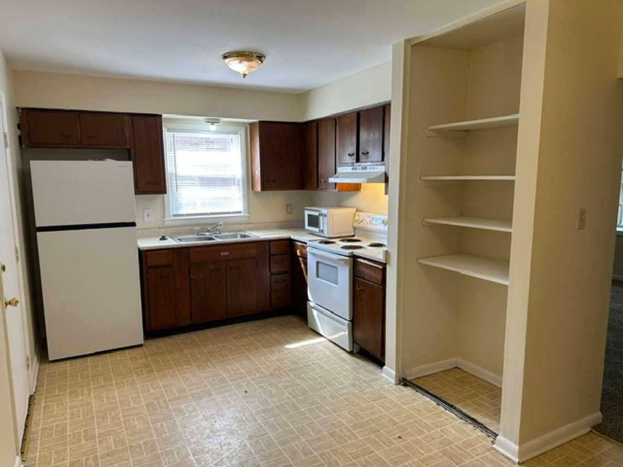 578 Plainview Rd - Photo 2 of 11
