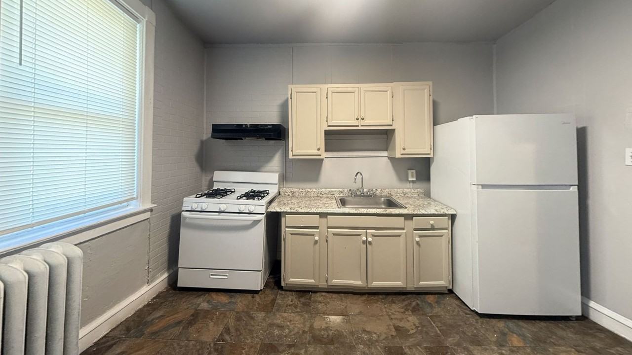 6550 N Lambert St - Photo 6 of 19
