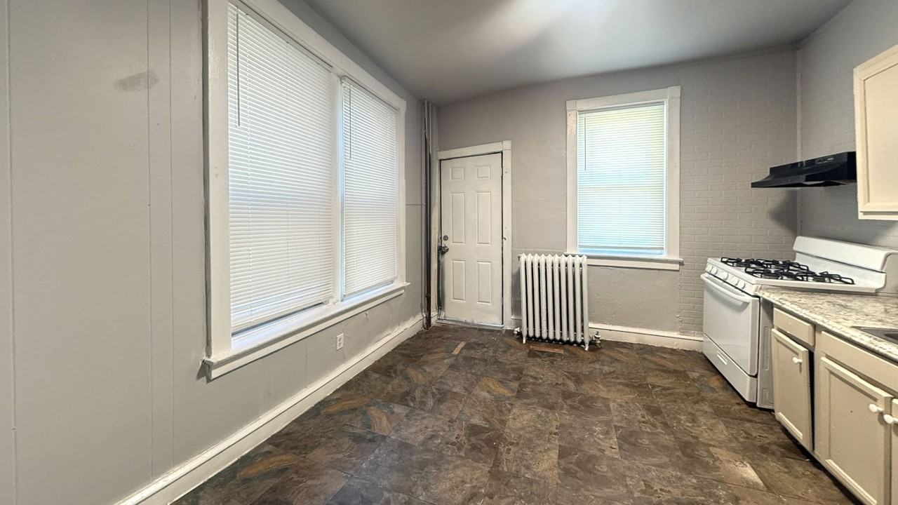 6550 N Lambert St - Photo 7 of 19