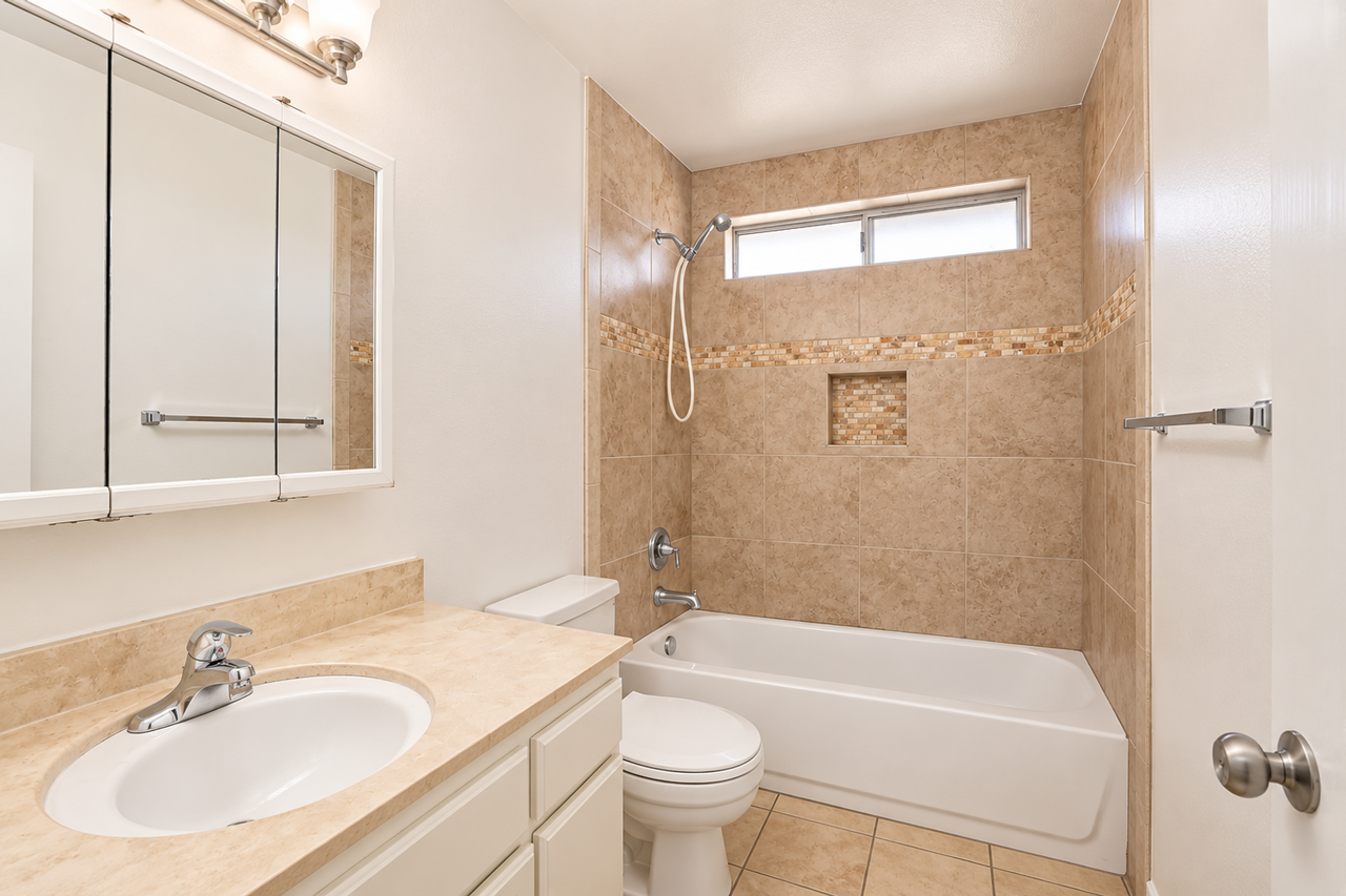919 Oleander St - Photo 6 of 12