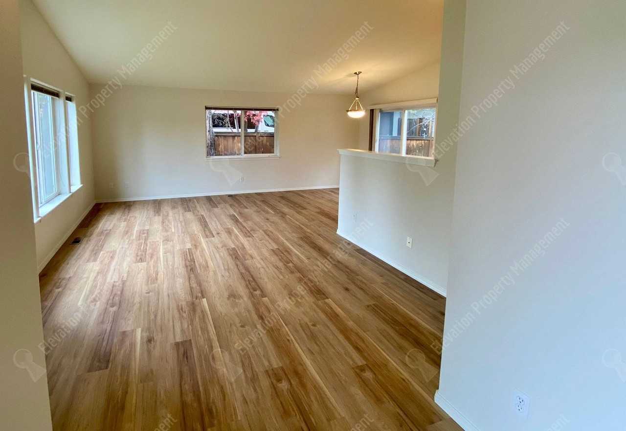 245 Sw James Dr - Photo 4 of 21