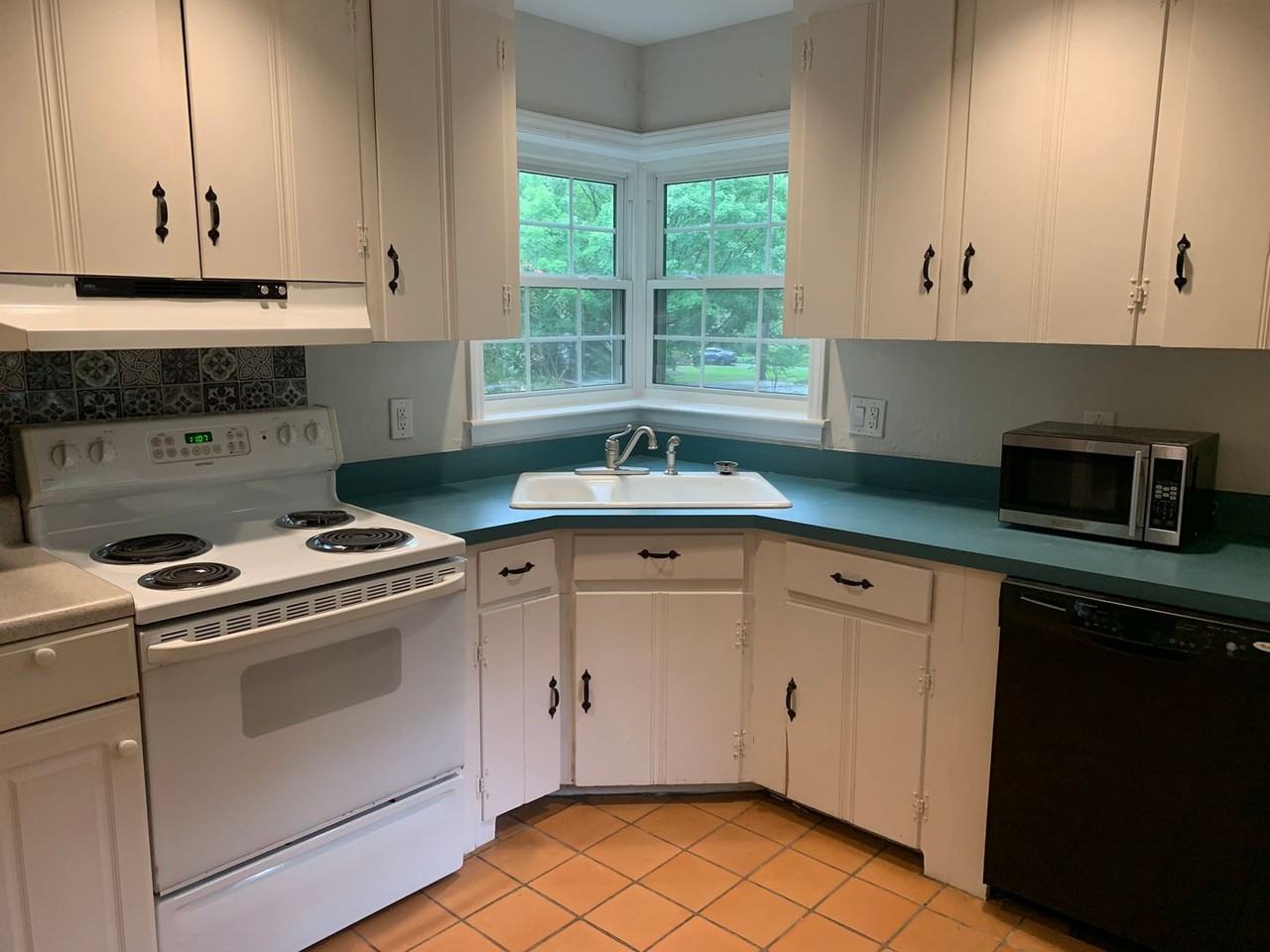 900 Habersham Dr - Photo 4 of 6