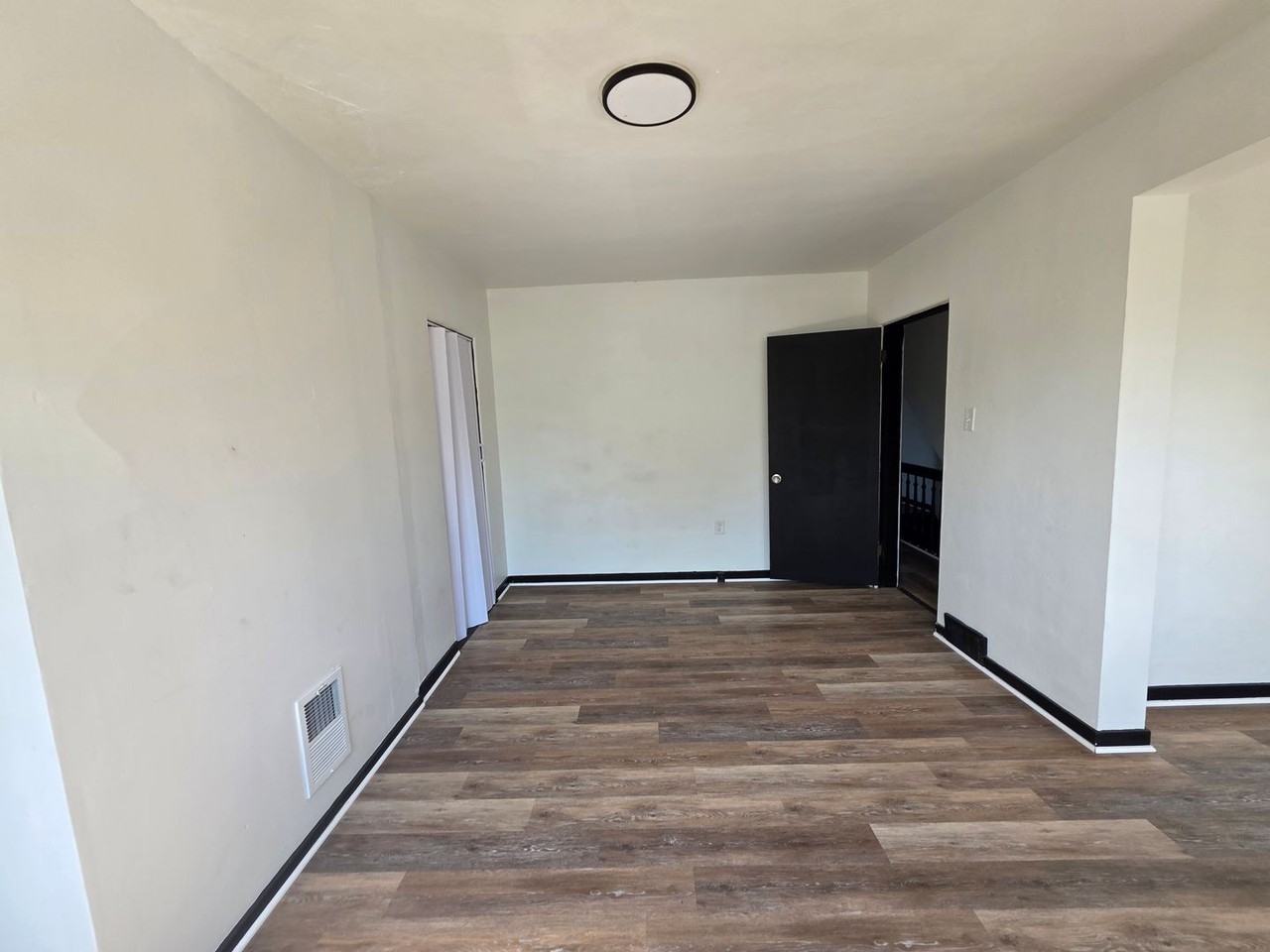 114 Wilbert St - Photo 4 of 10