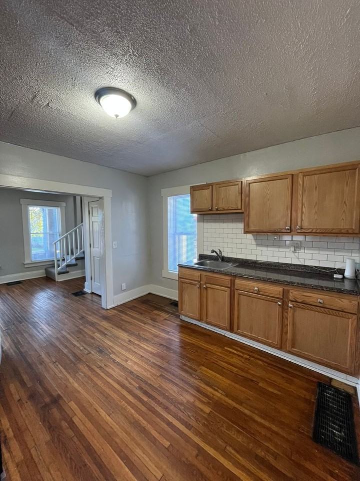 1731 S 5th St - Photo 5 of 22