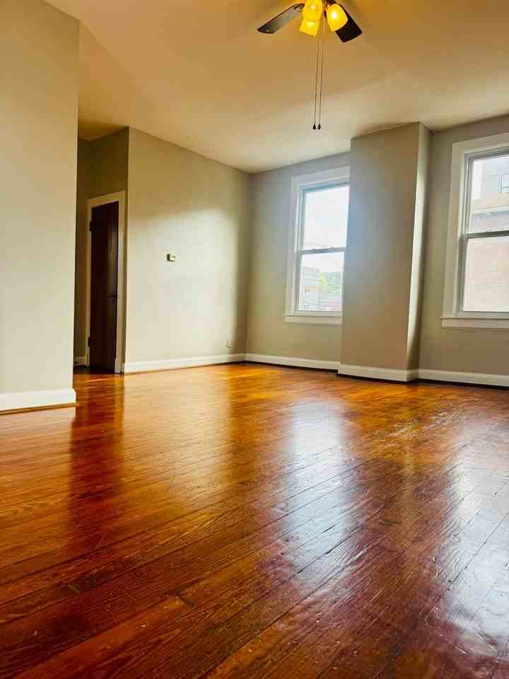 622 Baxter Ave - Photo 2 of 7