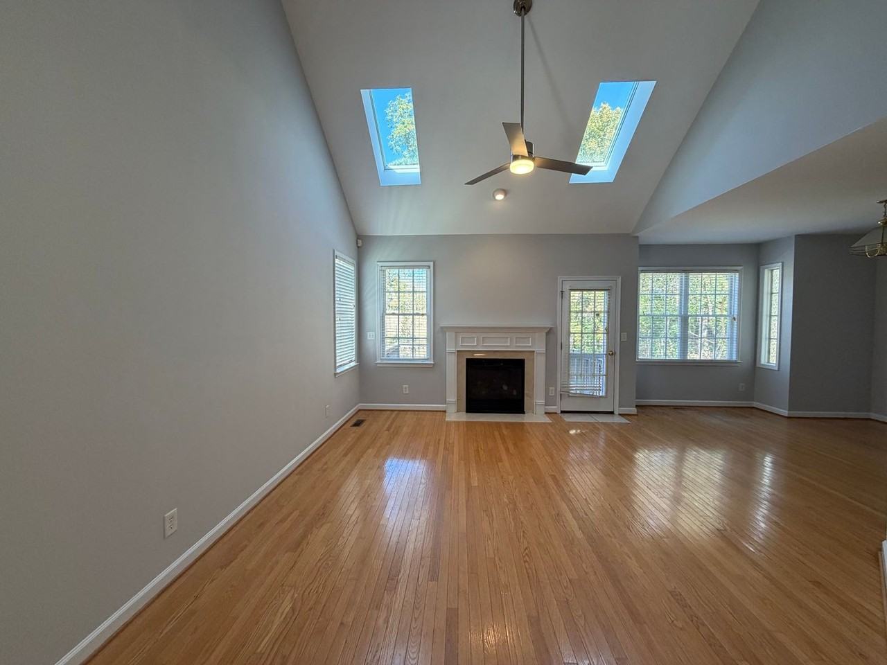 2309 Ravenswood Ct - Photo 4 of 42