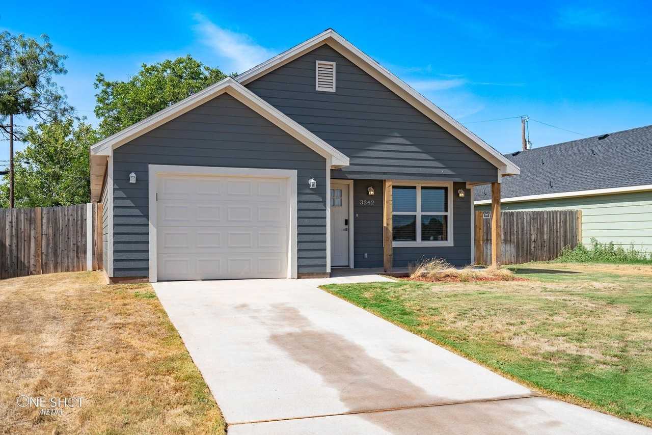 3234 Iris St - Photo 3 of 33