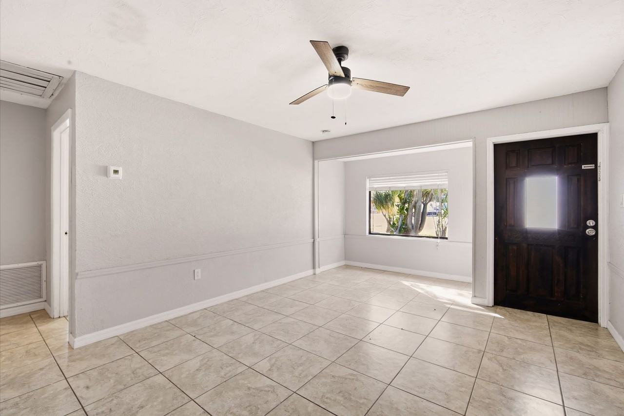 6801 46th Ave N - Photo 5 of 23