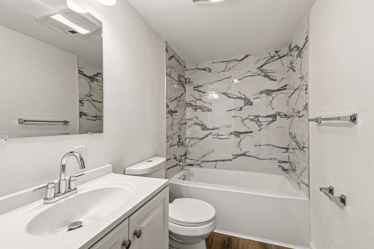 220 42nd St - Photo 2 of 18